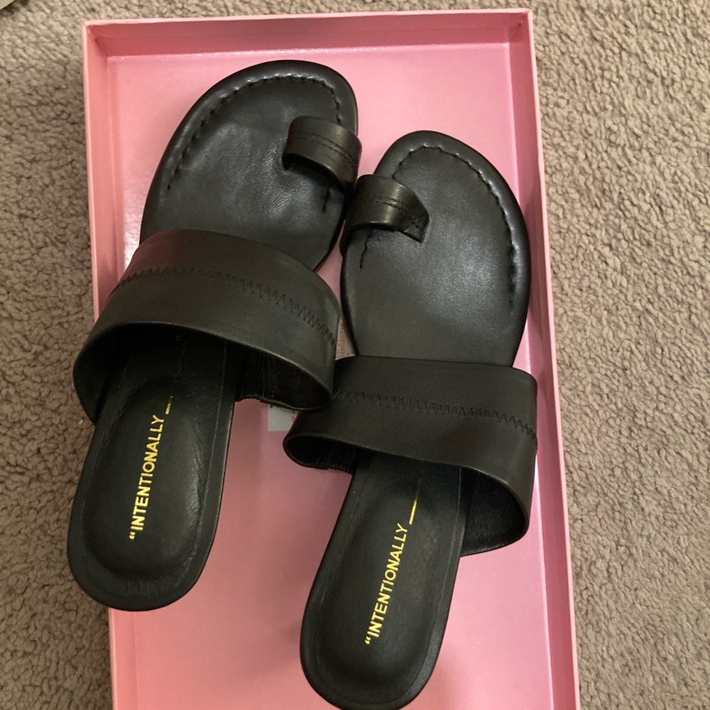 Intentionally sandals size 7 brand new with box